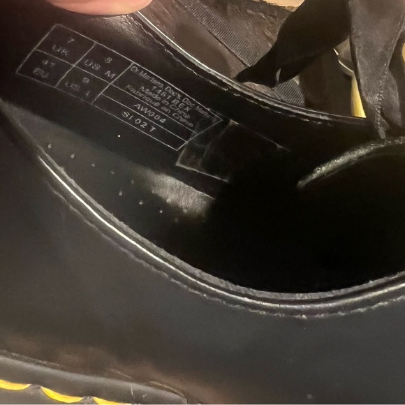 Doc Martens! Classic Bex Oxfords hardly worn. You’ll be the one to break them in - Picture 4 of 4